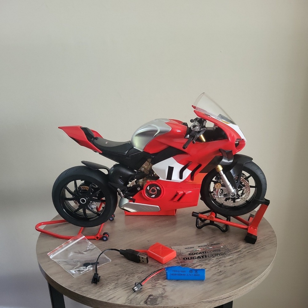 1:6 Ducati 4VR Diecast Alloy Motorcycle Model w/ Ignition Start Sound Effect Red